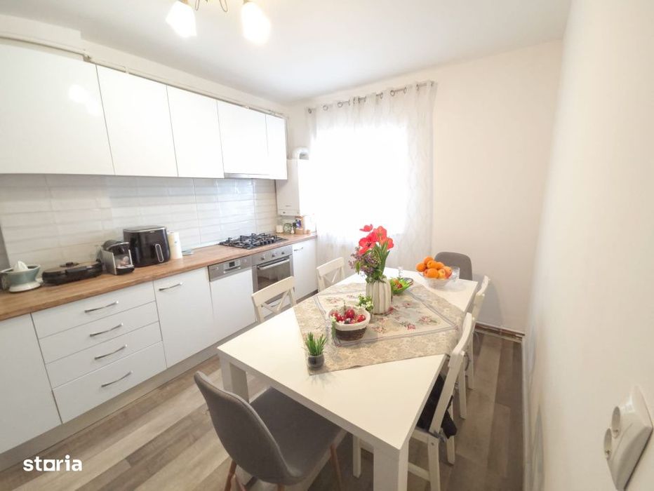 Apartament 3 camere, decomandat, 76 mp, zona Calea Bucuresti - Piata C