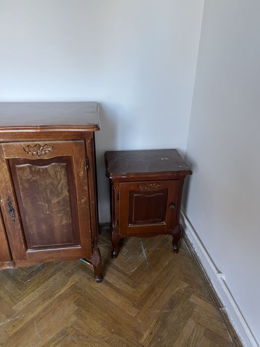 Mobilier vechi lemn masiv