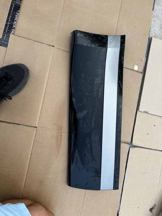 Bandou ușă dreapta spate land rover ramge rover velar.cod:j8a2-274A48-bbw.