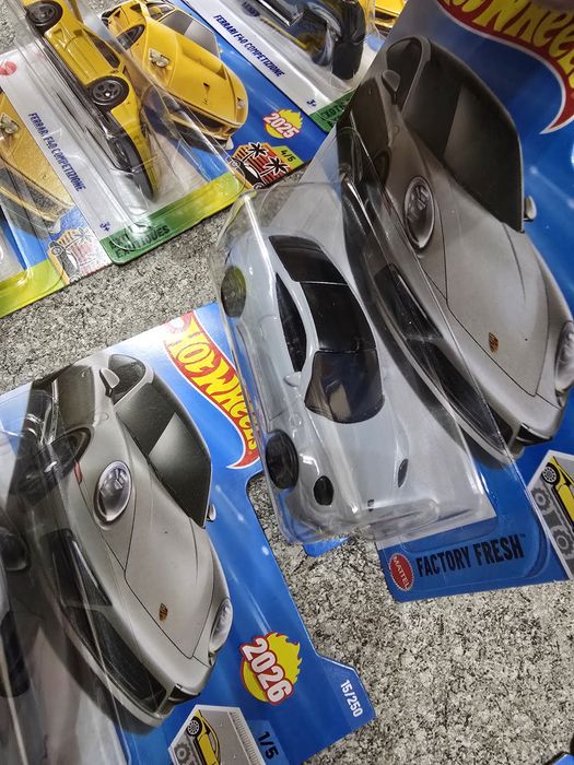 Hotwheels TH - Treasure Hunt - Buick Regal , Porche Pink, Ferrari , MB