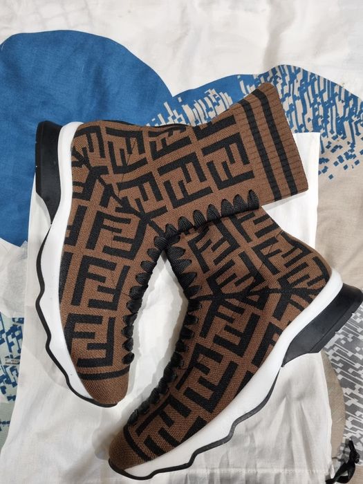 Чисто нови спортни боти