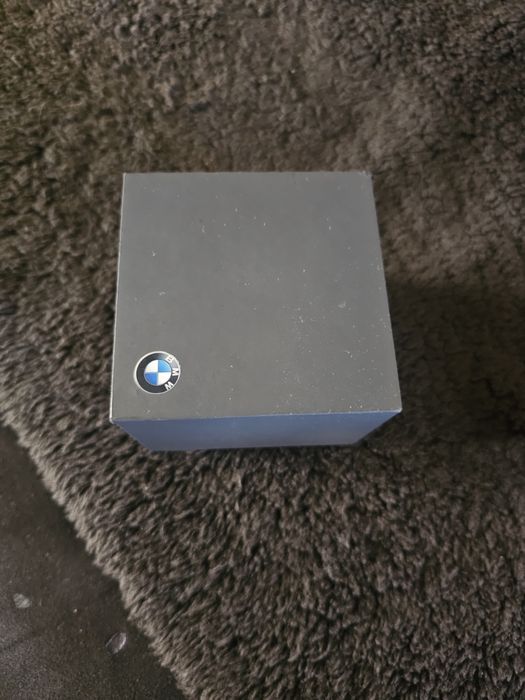 Продавам оригинален часовник на BMW