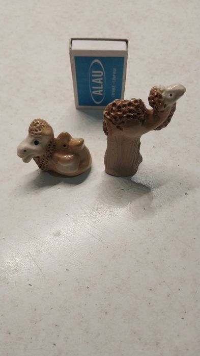 Продам две статуэтки верблюда.