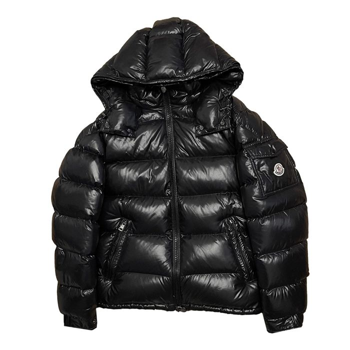Яке Moncler матирано нови