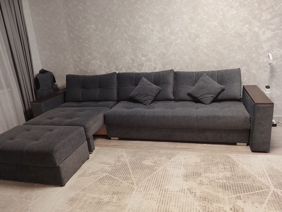 Продаётся диван тёмно-серый