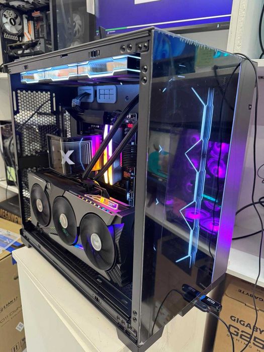PC High Lian Li Ryzen 9950x3d,RTX 5090,64GB,2T,X870e,Tva+Bonus Monitor