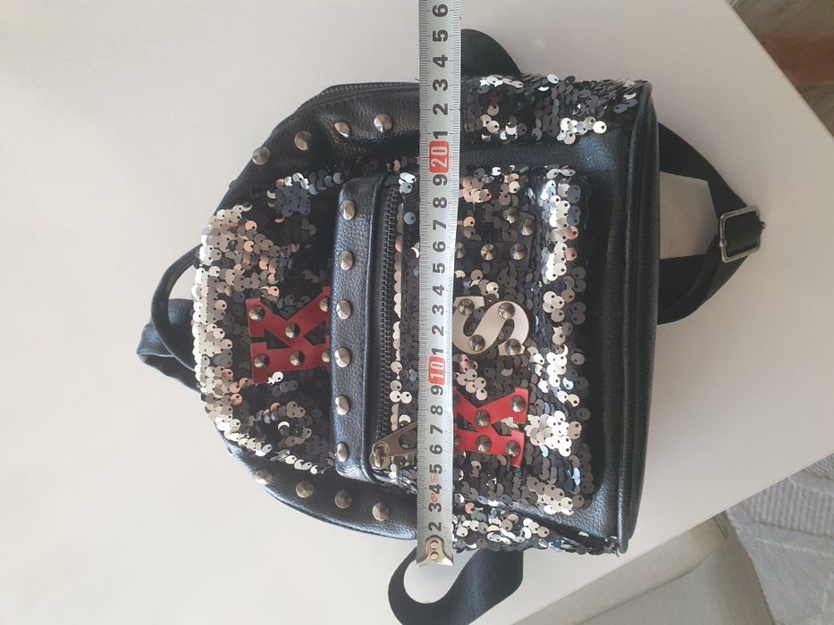 Дамска раница...