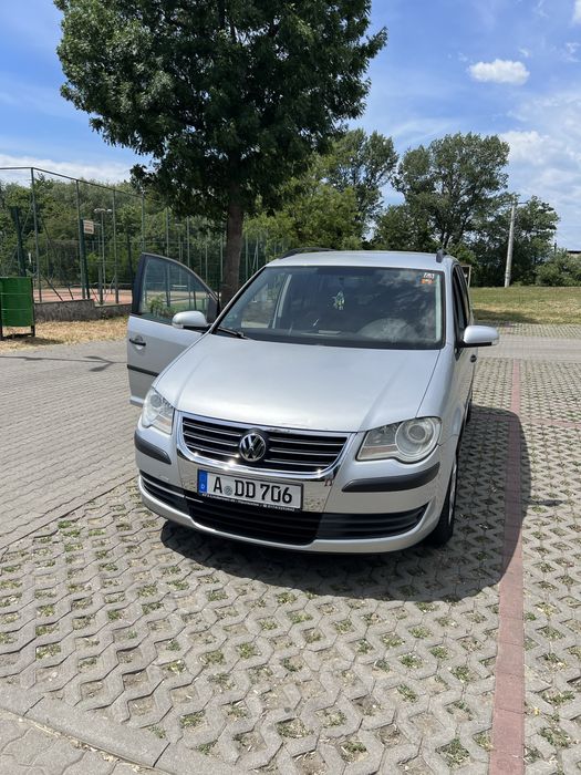 VOLKSWAGEN Touran 2009