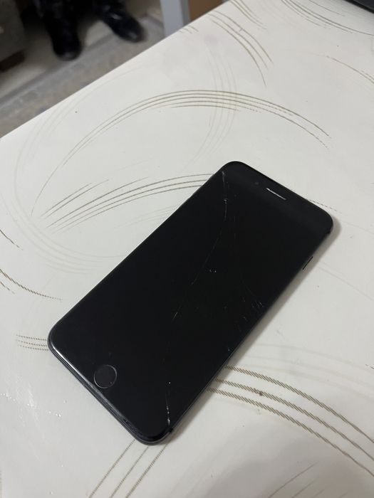 Продам айфон 8+ срочно
