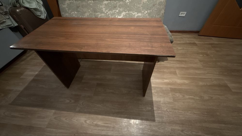 Продам стол кухонный