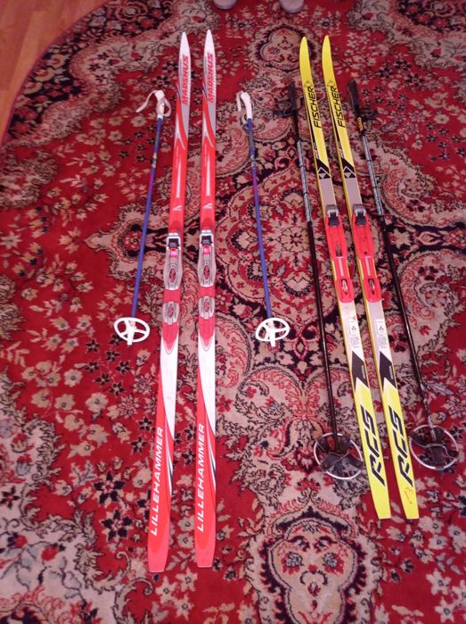 Vând schiuri pentru iarna