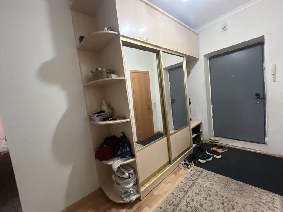 Прихожая продается