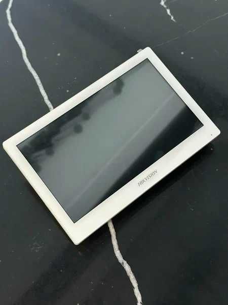 DS-KIS902-S–это профессиональный комплект IP-видеодомофон от Hikvision