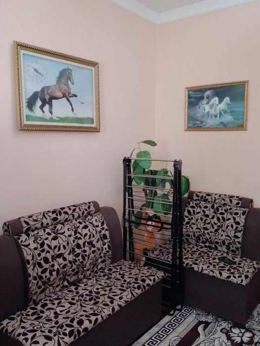 Srochno Navbahor mahallasida uy sotiladi narxi kelishiladi 28000$