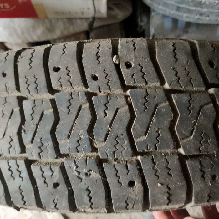 Продам резину  PIRELLI