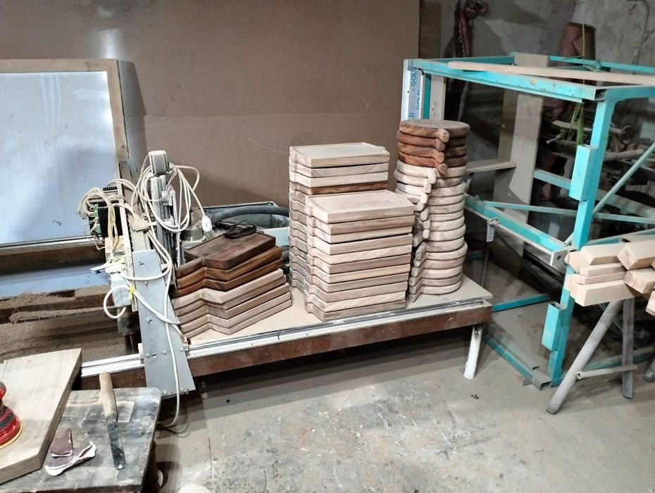 Доски , посуда , астау и т д разделочные