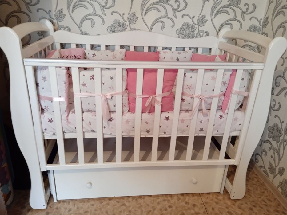 Детская кровать с маятником