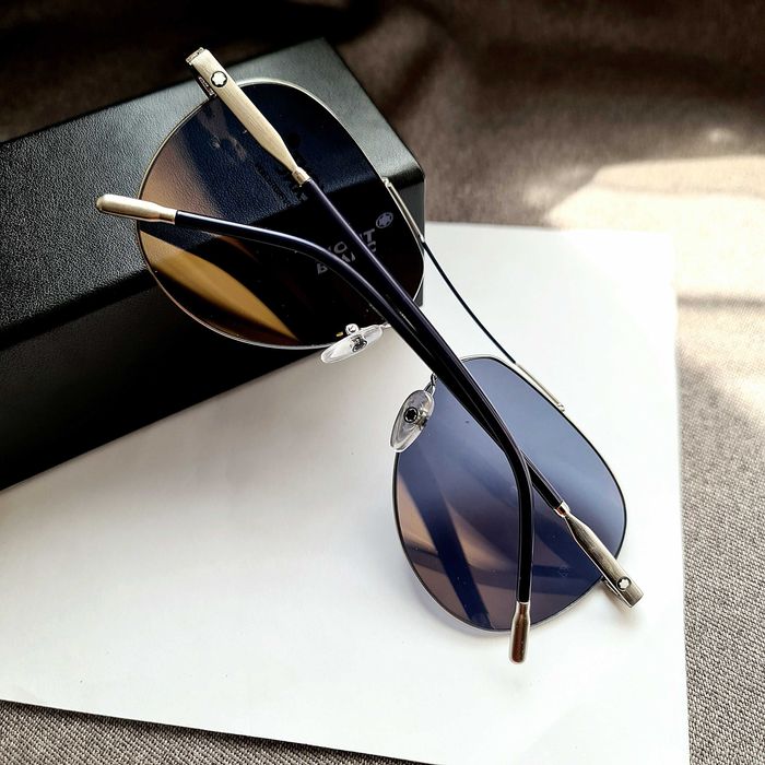 Солнцезащитные очки.