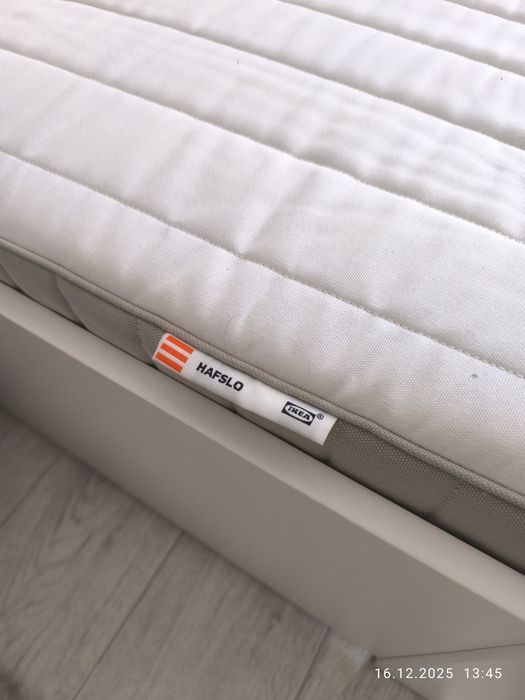 Продам кровать 90/200 с матрасом Икея