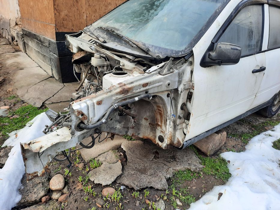 Продам   автомобиль Лада Гранта  2013г. В аварийном состоянии.