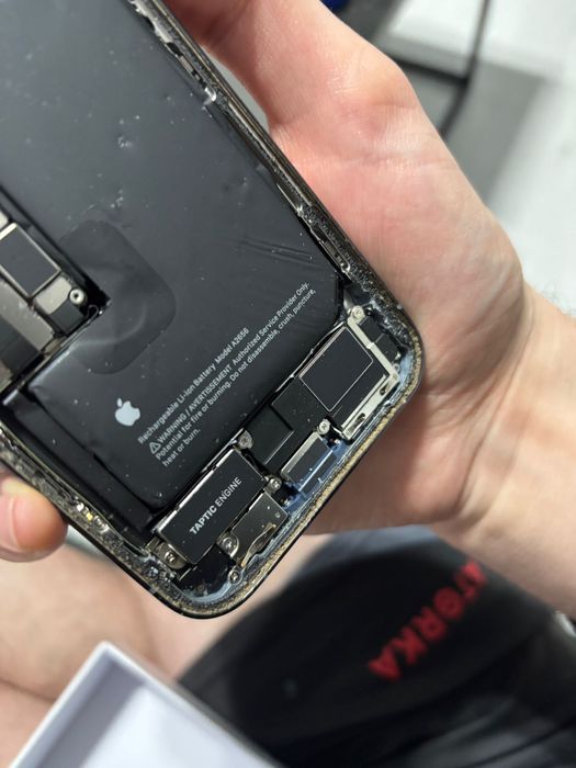 Vand placa de baza ip 15 pro max si baterie , display rama spate