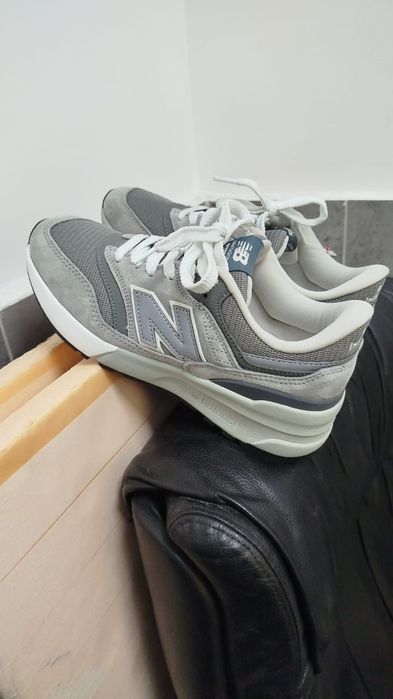 Продам женский кроссовки New Balance  38 размер новые 25000 т