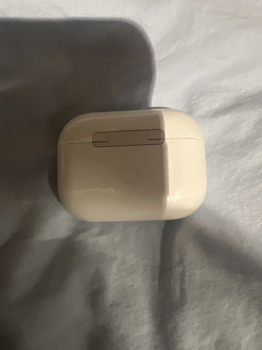 Продаю AirPods 1 Pro