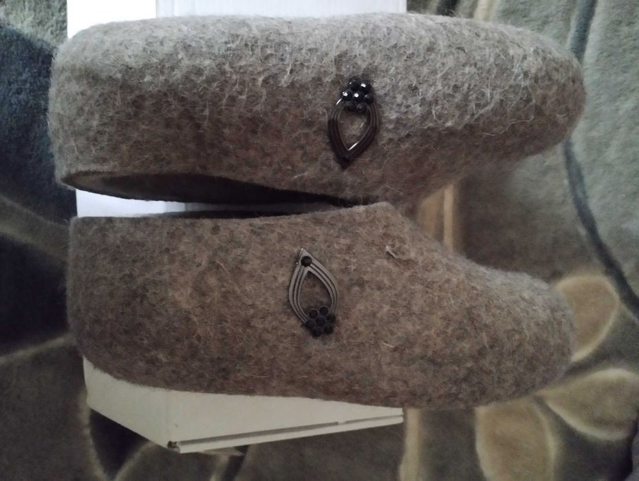 Чуни  зимние войлочные.