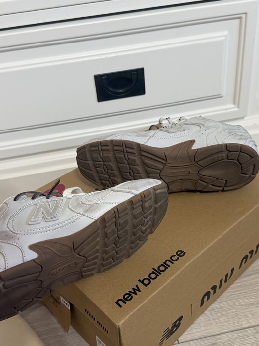 Adidasi New Balance x Miu Miu