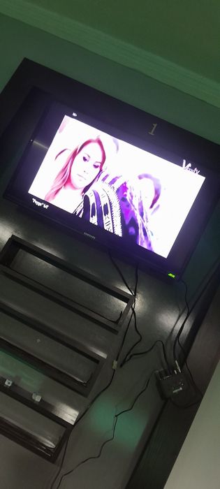 Samsung Tv  32 Smart emas oddiy Malayziya Org.