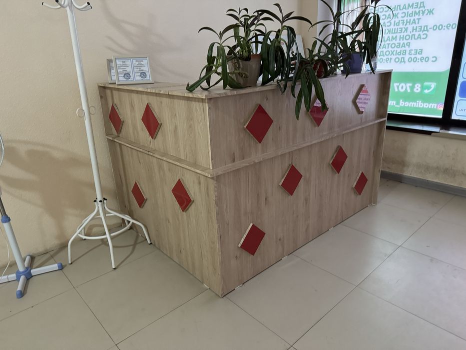 Продам ресепшен стол