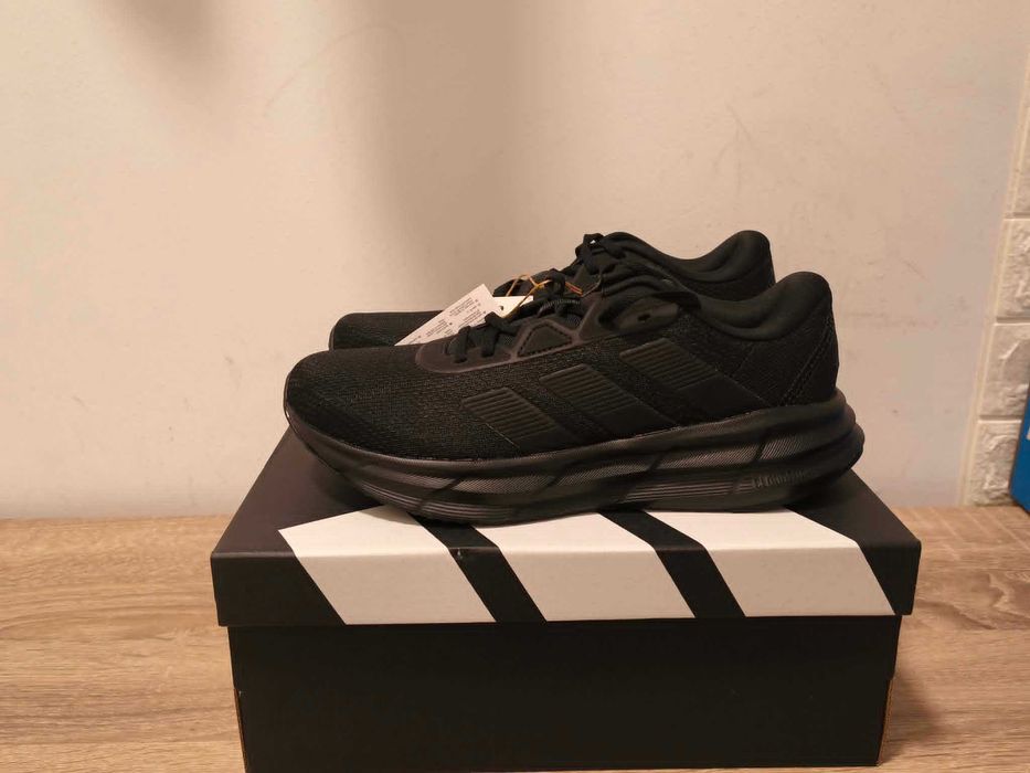 Оригинални мъжки маратонки Adidas, нови с етикет