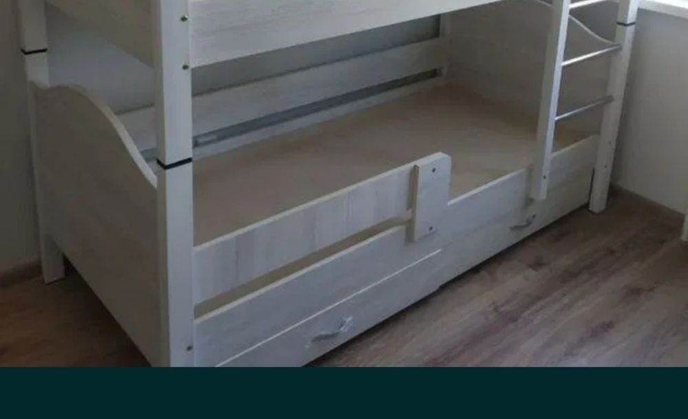 Bolalar krovati sotiladi