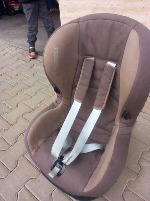 Столче за кола Maxi Cosi с подарък възглавничка за столчето