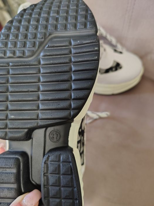 Продавам маратонки Dior