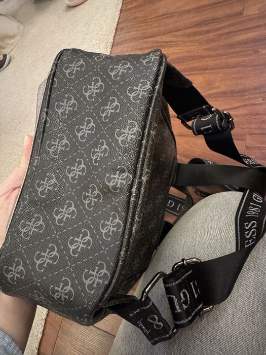 Ghiozdan marime mica guess