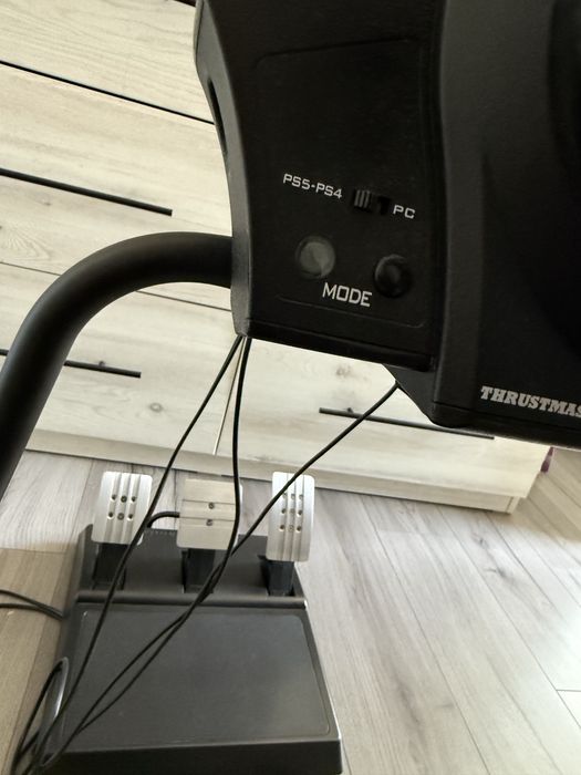 Volan Thrustmaster T300 + Playseat