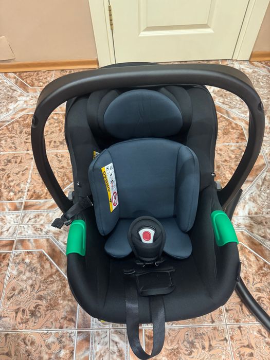 Стол за кола Kinderkraft и ел. люлка Moni