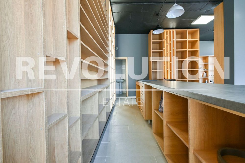 Магазин с АКТ 15 в ж.к. Малинова долина