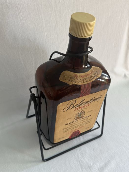 Люлка, празна бутилка от уиски Ballantines , 3L