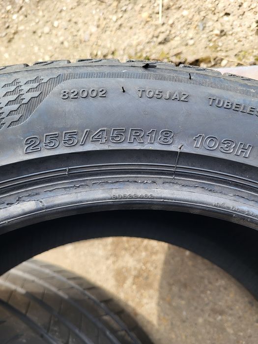 2 anvelope 255 45 R 18 Bridgestone Vara