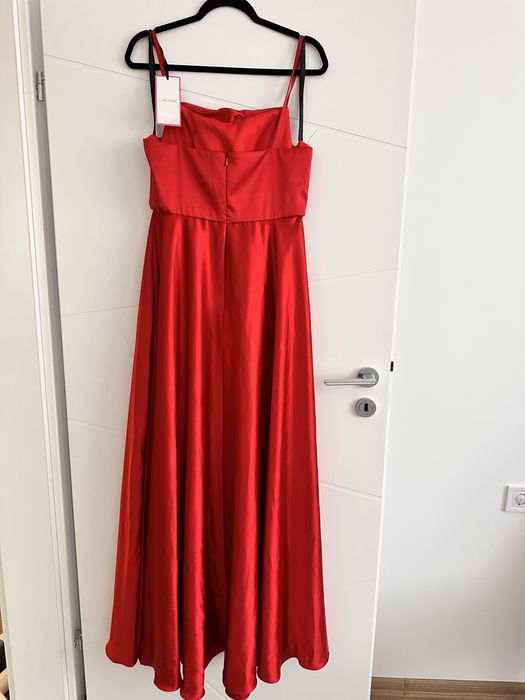 Дълга бална червена рокля