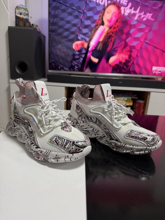 Продавам модерни маратонки