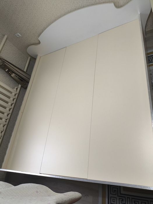 Двухспальная кровать