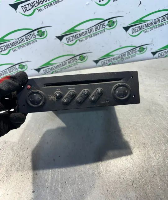 Radio cd 8200 256 141 C Renault Megane 2003 1.6 MT (113 hp)