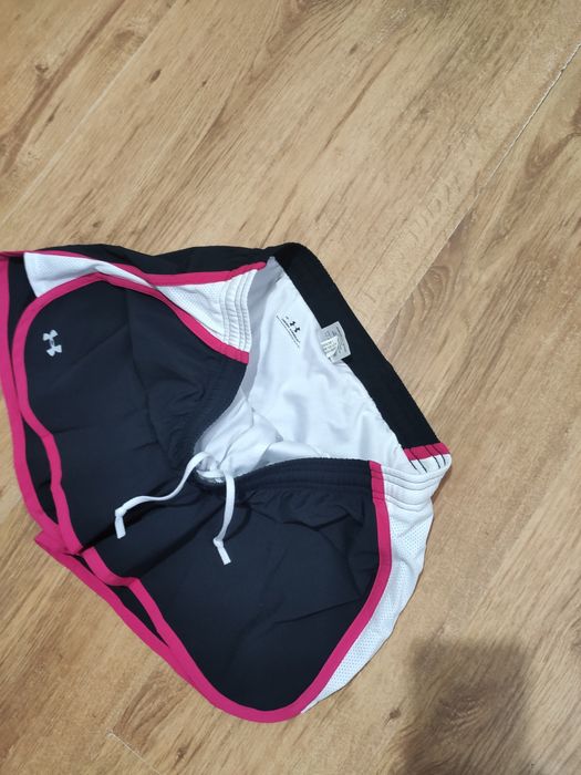 Pantaloni scurți de damă Under Armour mărimea M