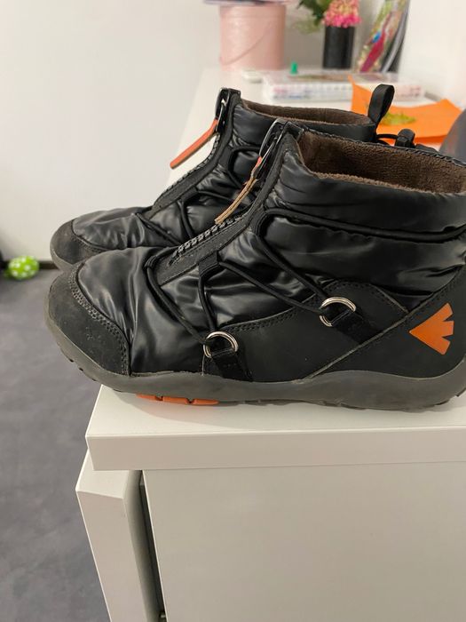 Боси обувки и пантофи за деца