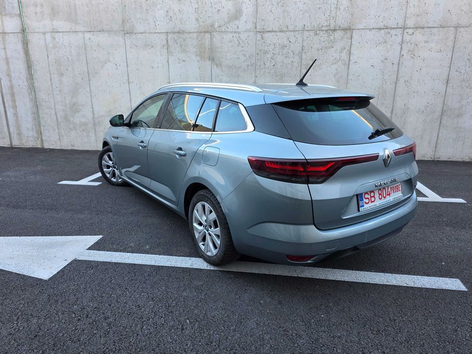 Renault Megane Plug-In Hybrid- Inmatriculată