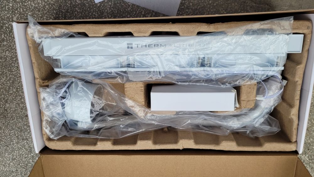 Cooler pe apa Thermalright Frozen Notte 360