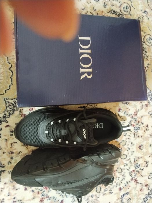 Продам кроссовки Dior b33